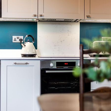 2 The Quadrant Luxury Apartments - Хойлейк Екстериор снимка