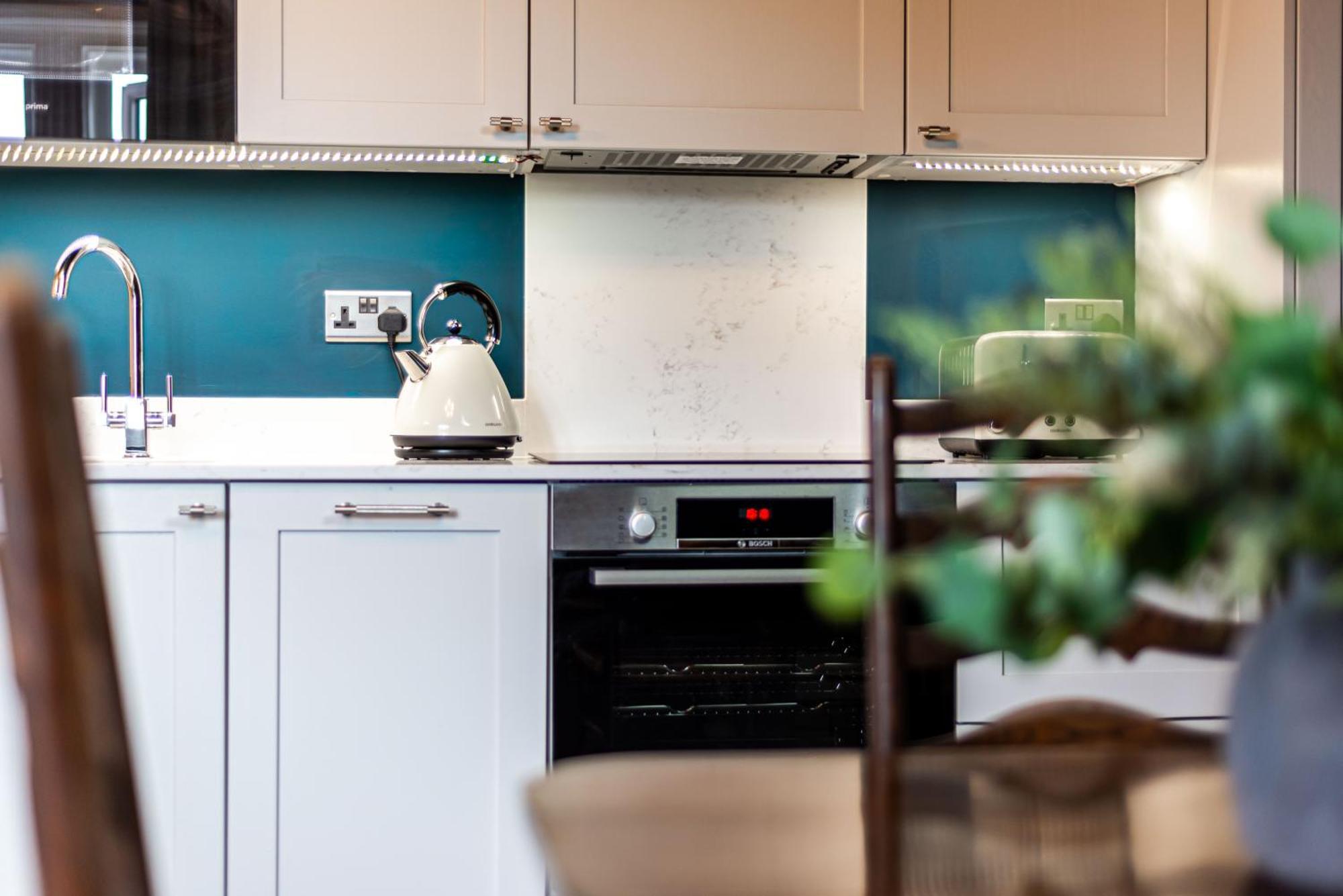 2 The Quadrant Luxury Apartments - Хойлейк Екстериор снимка