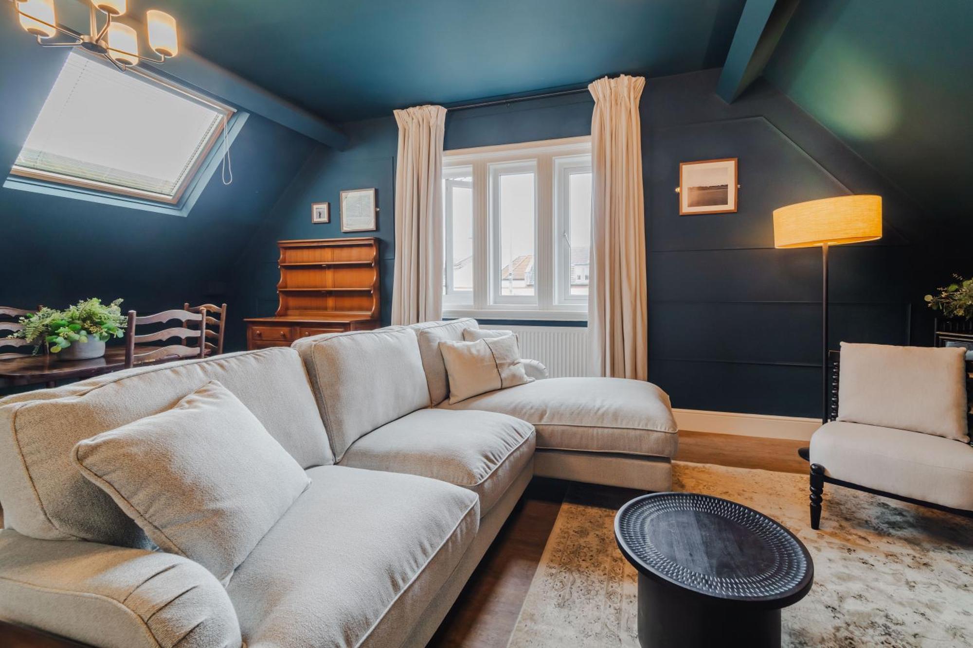 2 The Quadrant Luxury Apartments - Хойлейк Екстериор снимка