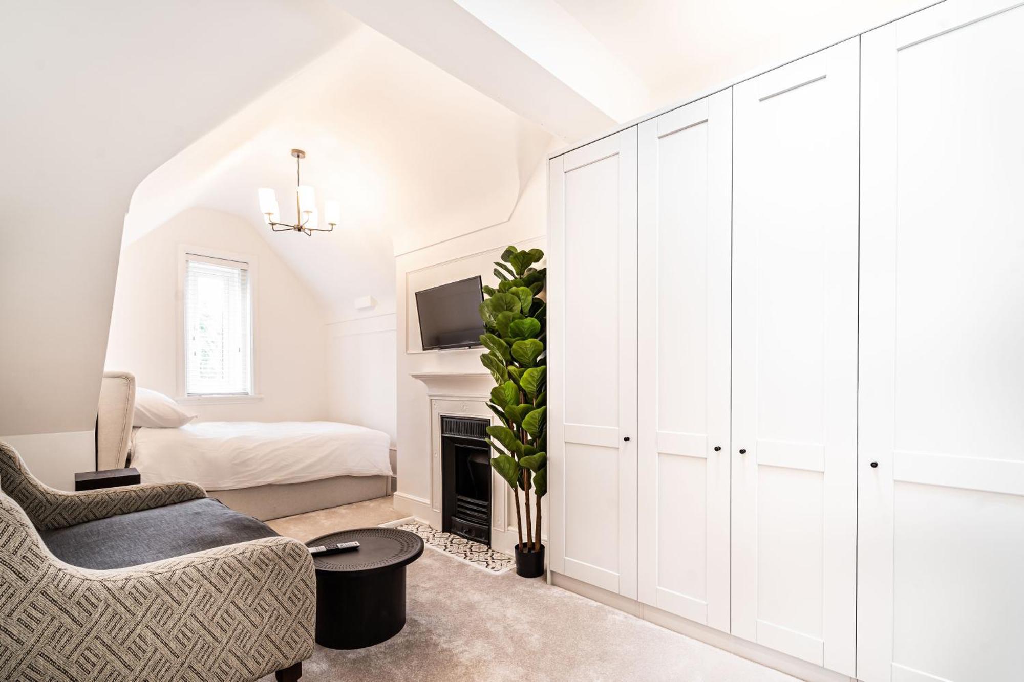 2 The Quadrant Luxury Apartments - Хойлейк Екстериор снимка