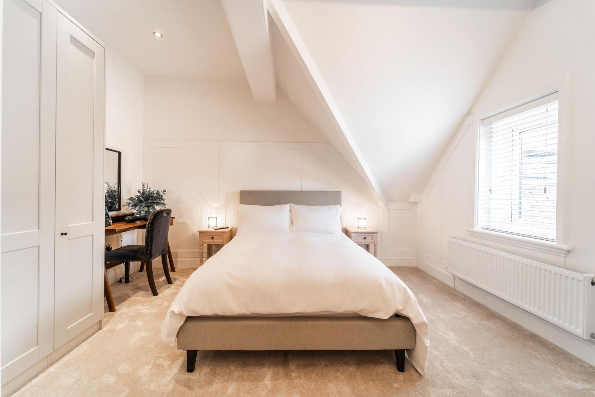 2 The Quadrant Luxury Apartments - Хойлейк Екстериор снимка