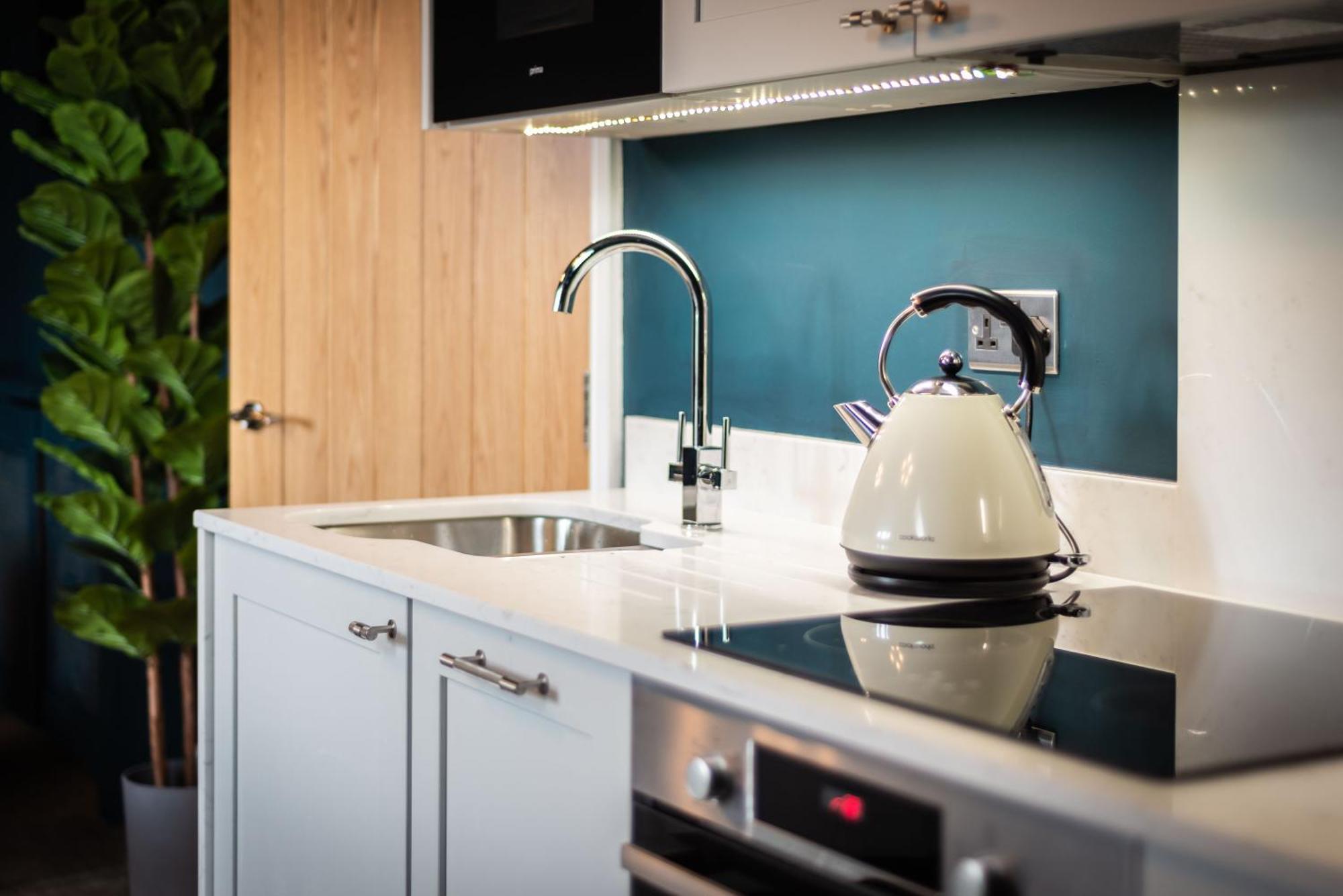2 The Quadrant Luxury Apartments - Хойлейк Екстериор снимка
