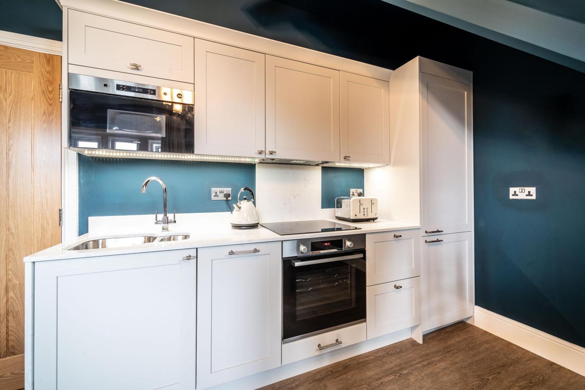 2 The Quadrant Luxury Apartments - Хойлейк Екстериор снимка