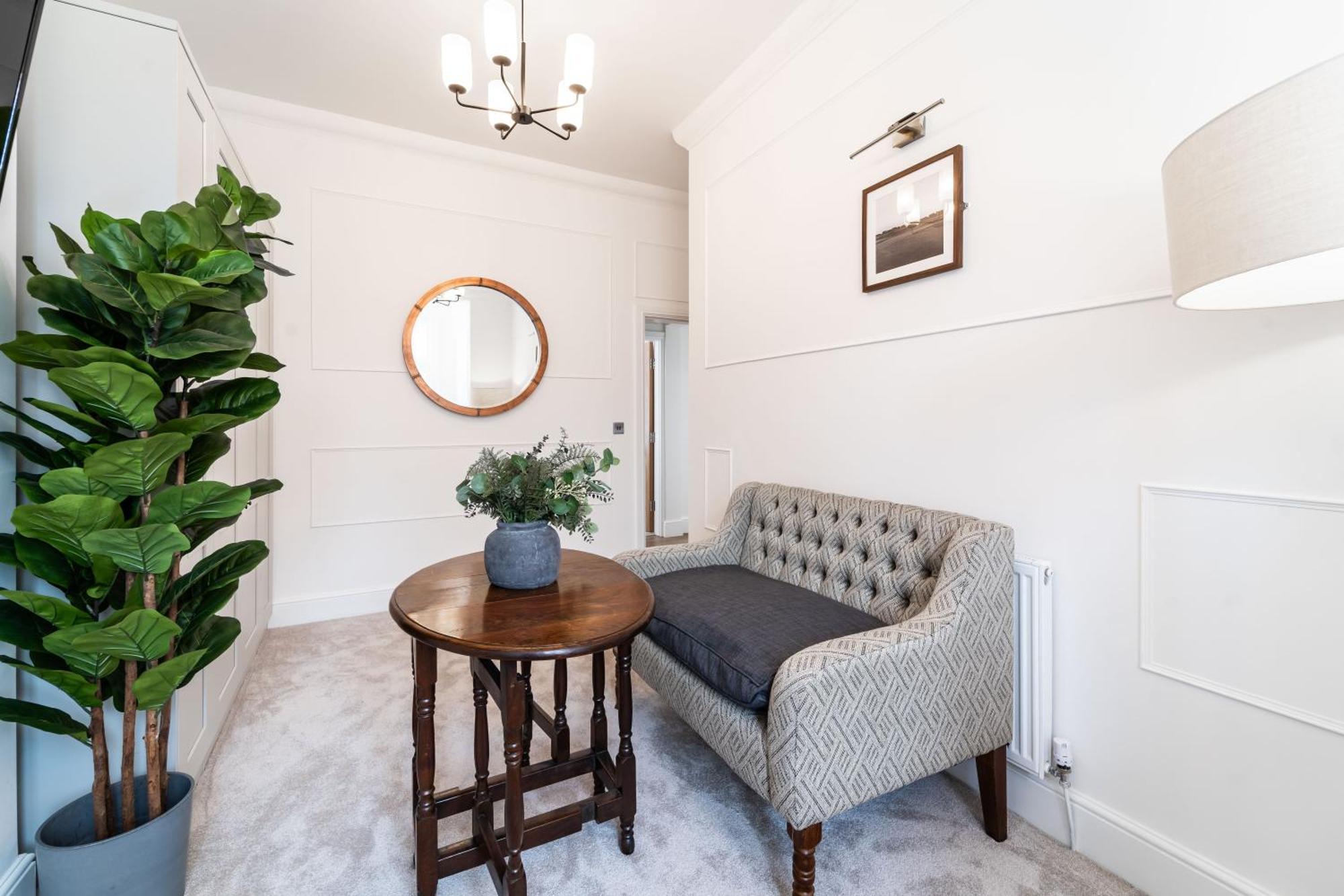 2 The Quadrant Luxury Apartments - Хойлейк Екстериор снимка