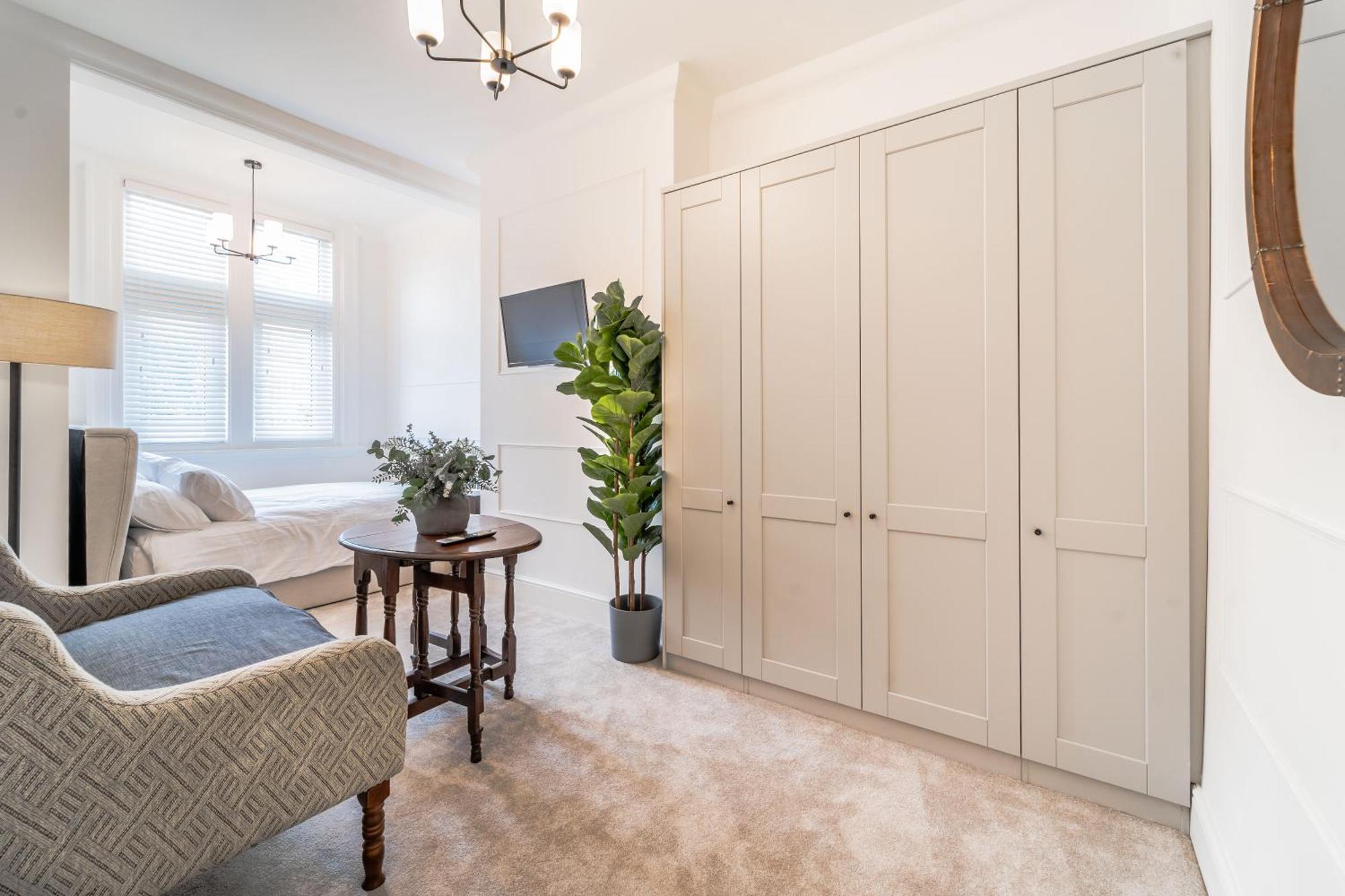 2 The Quadrant Luxury Apartments - Хойлейк Екстериор снимка