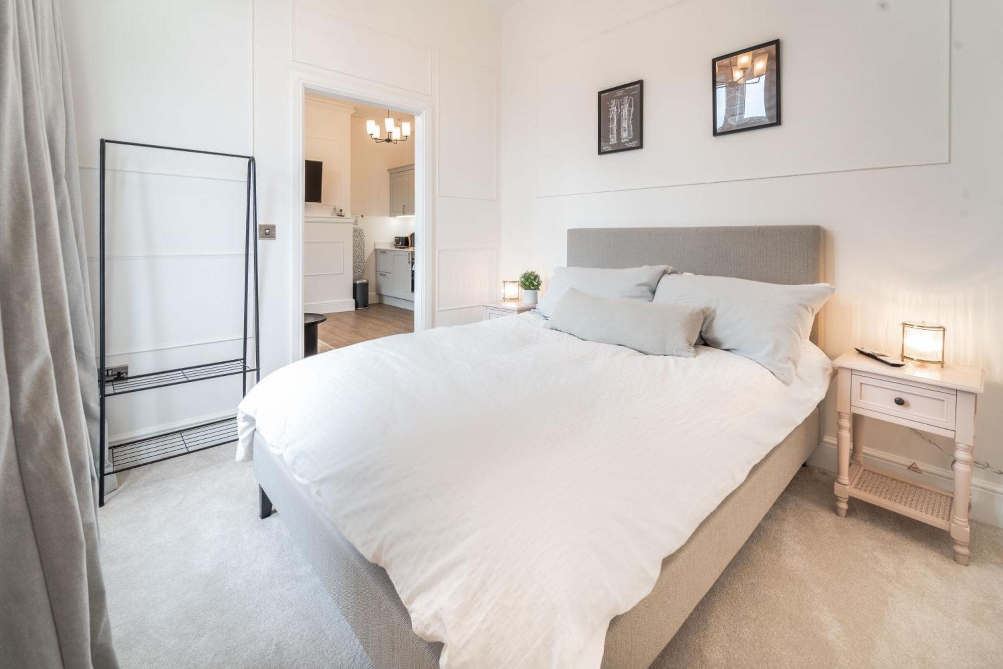 2 The Quadrant Luxury Apartments - Хойлейк Екстериор снимка