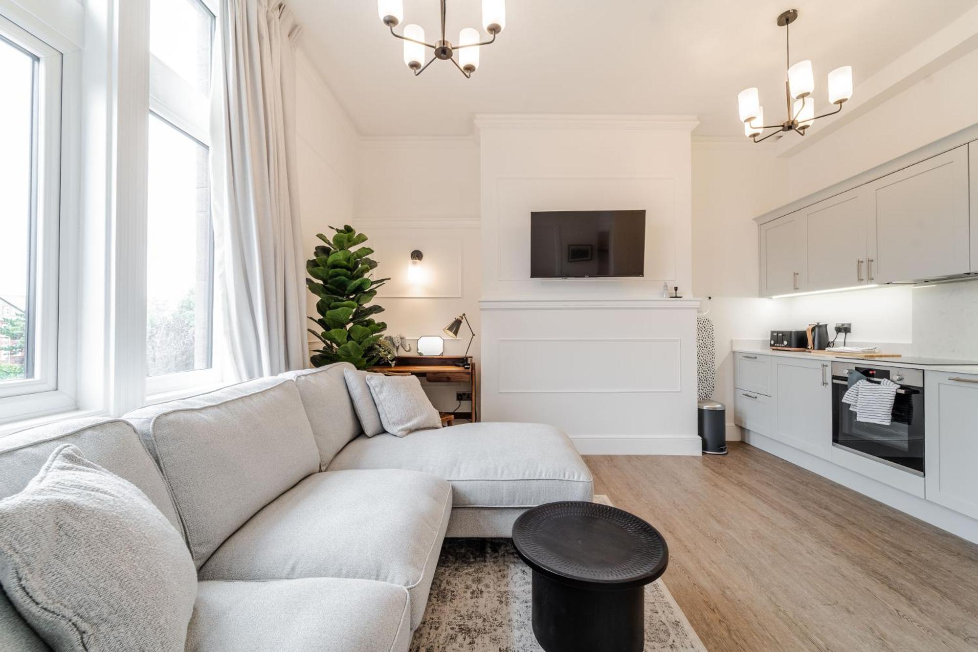 2 The Quadrant Luxury Apartments - Хойлейк Екстериор снимка