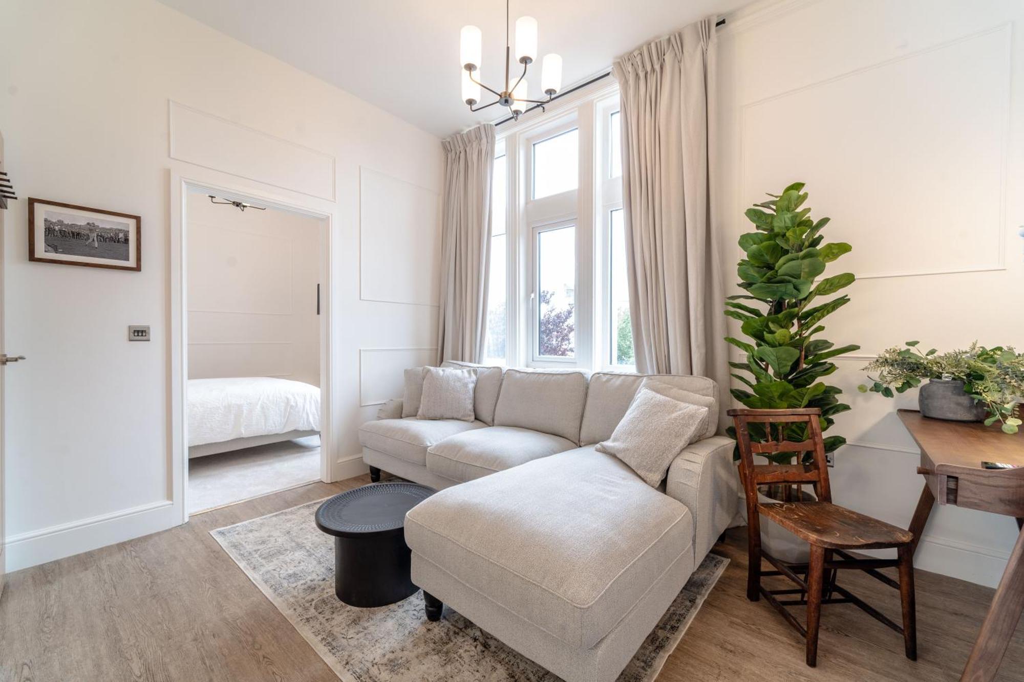 2 The Quadrant Luxury Apartments - Хойлейк Екстериор снимка